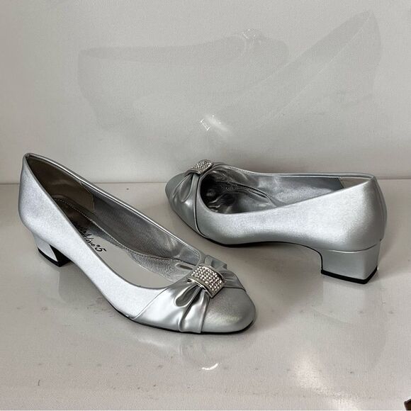 Easy Street Eloise Block Heel Pumps - Picture 3 of 7